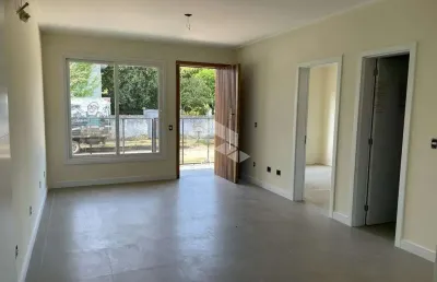 Casa nova com pátio de 60m2, no bairro guarujá, 3 dormitórios, 2 vagas de garagem, churrasqueira.