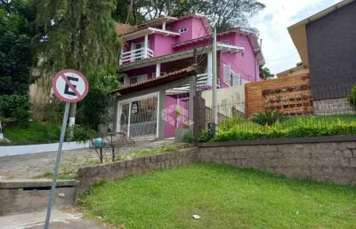 Casa com 03 dormitórios, vista deslumbrante para venda no bairro nonoai