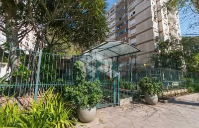 Apartamento reformado! 2 dormitórios/quartos com depêndencia completa.