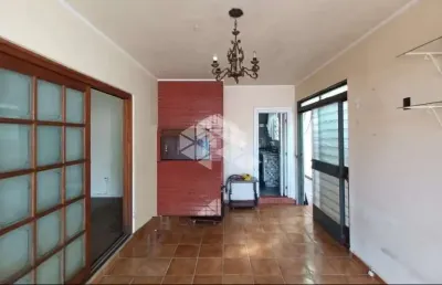 Casa térrea com 03 dormitórios bairro ipanema em porto alegre