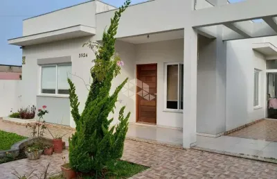 Linda casa térrea com 3 dormitórios, duas suítes e arquitetura moderna a venda em passo de torres.
