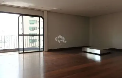 Apartamento 200m² , sendo 3 suítes e 2 vagas, próximo ao parque da aclimação.