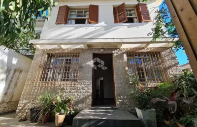 Sobrado com 150,00m² na chácara santo antônio, com 3 quartos, 3 banheiros e 2 vagas de garagem.