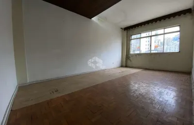 Apartamento na aclimação com 2 quartos e 2 banheiros.