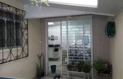 Residência térrea em condomínio fechado no bairro do boqueirão