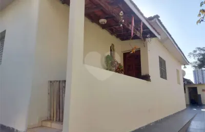 Terreno com 2 casas contendo 2 dormitórios cada uma