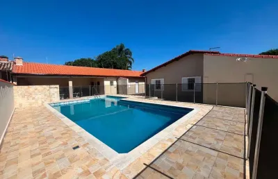 Casa térrea em dois lotes com piscina – 900m do mar