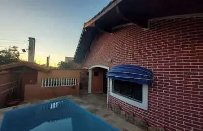 Casa térrea com piscina  - jardim imperador - peruíbe/sp