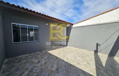 Casa térrea nova com quintal amplo – a 900m da praia em peruíbe