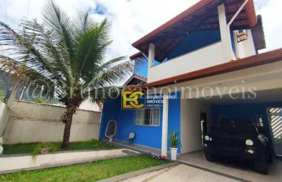 Sobrado com 4 dormitórios à venda, 239 m² por r$ 550.000,00 - centro - peruíbe/sp