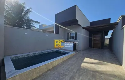 Casa nova com suíte e piscina – moderna e a 1000m da praia em peruíbe