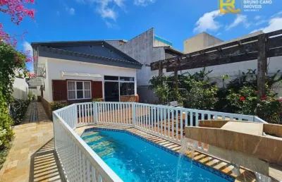 Casa térrea com piscina, 150m da praia - centro   -peruíbe/sp