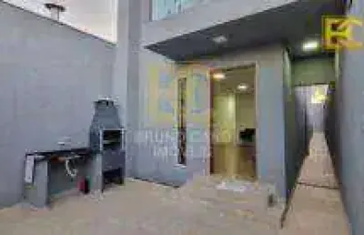Sobrado novo e moderno com 3 quartos e sacada – iluminação natural e segurança