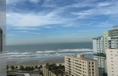Belíssimo apartamento, à 50m do mar e área de lazer
