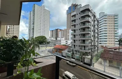 Belíssimo apartamento, à 150m do mar e área de lazer