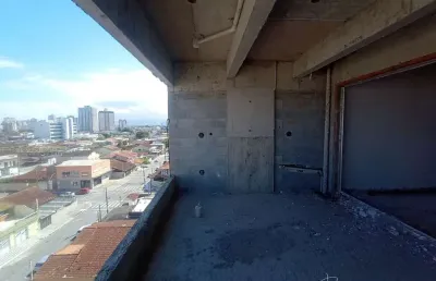 Belíssimo apartamento, à 900m do mar e lazer completo