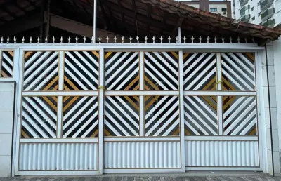 Belíssima casa, ampla, à 50m do mar e fino acabamento