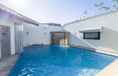 Sobrado no canto do forte, fino acabamento e lazer completo