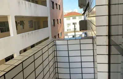 Belíssimo apartamento, fino acabamento à 300 metros do mar