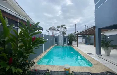 Belíssima casa,  ampla, fino acabamento e àrea de lazer