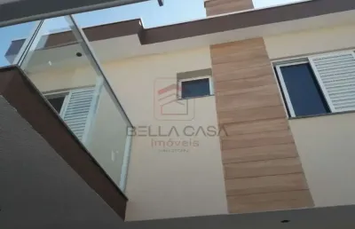 Sobrado com 3 dormitórios, 1suite com sacadas, sala, cozinha americana, lavanderia e lavabo. garagem