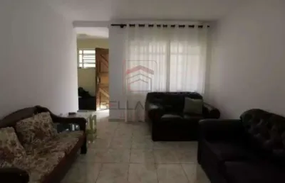 Sobrado na mooca com 2 dormitórios, 2 banheiros e quintal