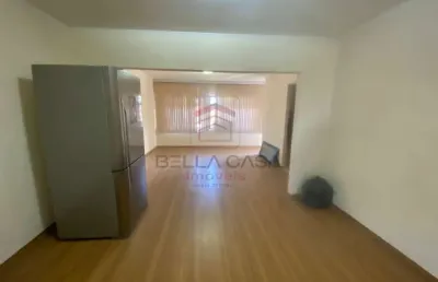 Casa térrea a venda na vila alpina com quintal e horta.