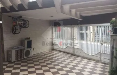 Casa assobradada com 3 dormitórios e churrasqueira no jardim têxtil