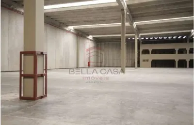 Galpão para locação - 2599 metros, 3 banheiros, escritórios, recepção.