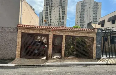 Casa térrea ampla - 2 dormitórios - vagas de garagem - churrasqueira e  quintal