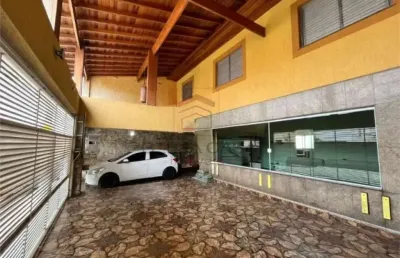 Sobrado com 4 quartos e 4 banheiros à venda, 298 m²