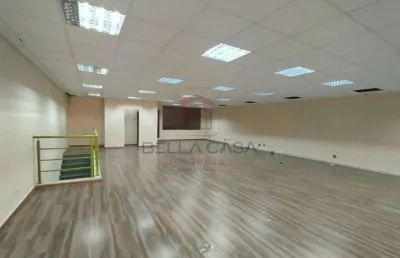 Galpão comercial na mooca, 900 m2 de construção e mezanino