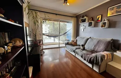 Apartamento com 2 quartos, 70m2, ótima localização no juvevê!