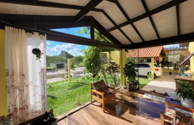 Casa composta por  3 dormitórios  na zona nova em tramandaí