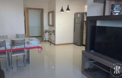 Apartamento com 02 dormitórios e terraço no coração do centro de tramandaí/rs.