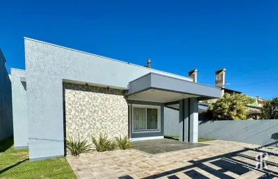 Casa de alto padão a 150 metros da praia em imbé/rs