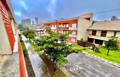 Apartamento reformado com 02 dormitórios a poucos metros do mar em tramandaí/rs