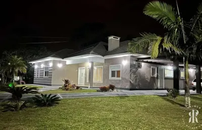 Linda casa de condomínio disponível no bairro cruzeiro do sul em tramandaí/rs.