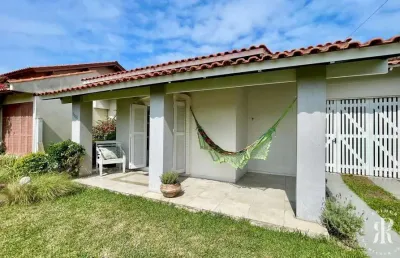 Excelente casa  com 3 dormitórios a venda próximo ao mar de tramandaí/rs.