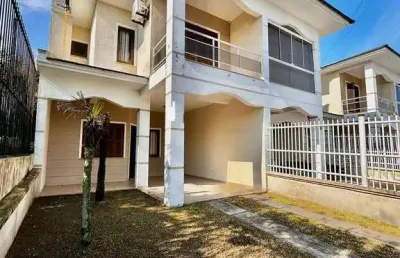 Lindo sobrado duplex em bairro de moradores em tramandaí