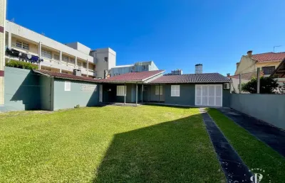 Excelente casa térrea com 3 dormitórios à duas quadras da praia em tramandaí
