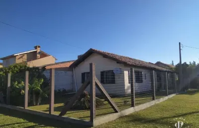 Excelente casa de esquina próximo à praia em tramandaí