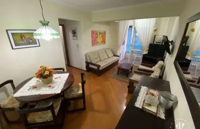 Enorme apartamento, com 2 dormitórios, bem no coração do centro de tramandaí/rs