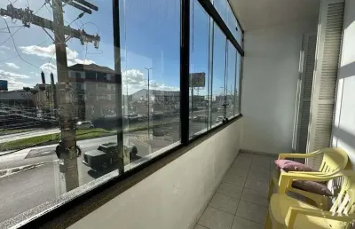 Amplo apartamento de 03 dormitórios no centro de tramandaí