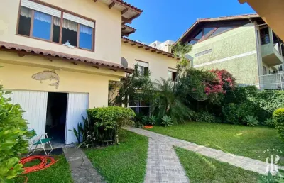 Casa com 4 dormitórios próxima avenida da igreja em tramandaí