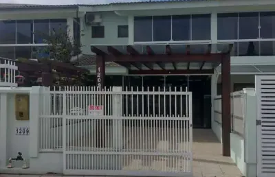 Excelente duplex a venda com 02 dormitórios no centro de tramandaí