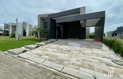 Casa moderna estilo contemporânea, sendo 3 suítes, no condomínio marítimo em tra