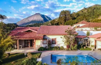 Casa para venda em teresópolis, tijuca, 4 dormitórios, 4 suítes, 2 banheiros, 2 vagas