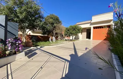 Casa com 02 dormitórios, sendo um suíte no bairro pinheiro machado!