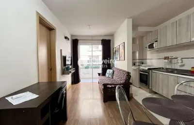Apartamento central com 1 dormitório e garagem 100% mobiliado!
